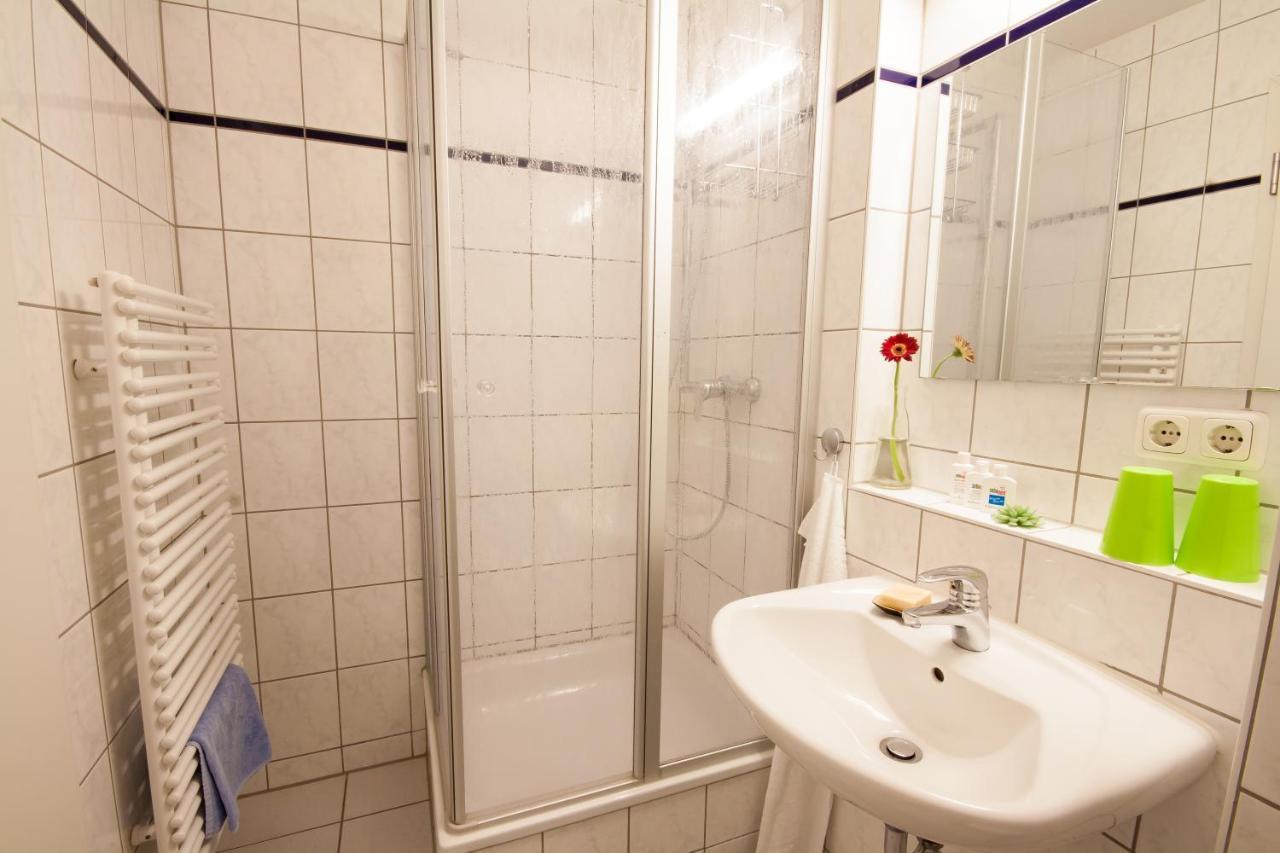 Gastehaus Olympia Reitanlage Munchen-Riem Bed & Breakfast Exterior photo